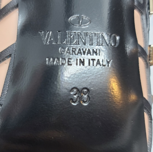 Valentino Garavani Rockstud Boudoir Pump sz 38 NIB - Picture 8 of 11